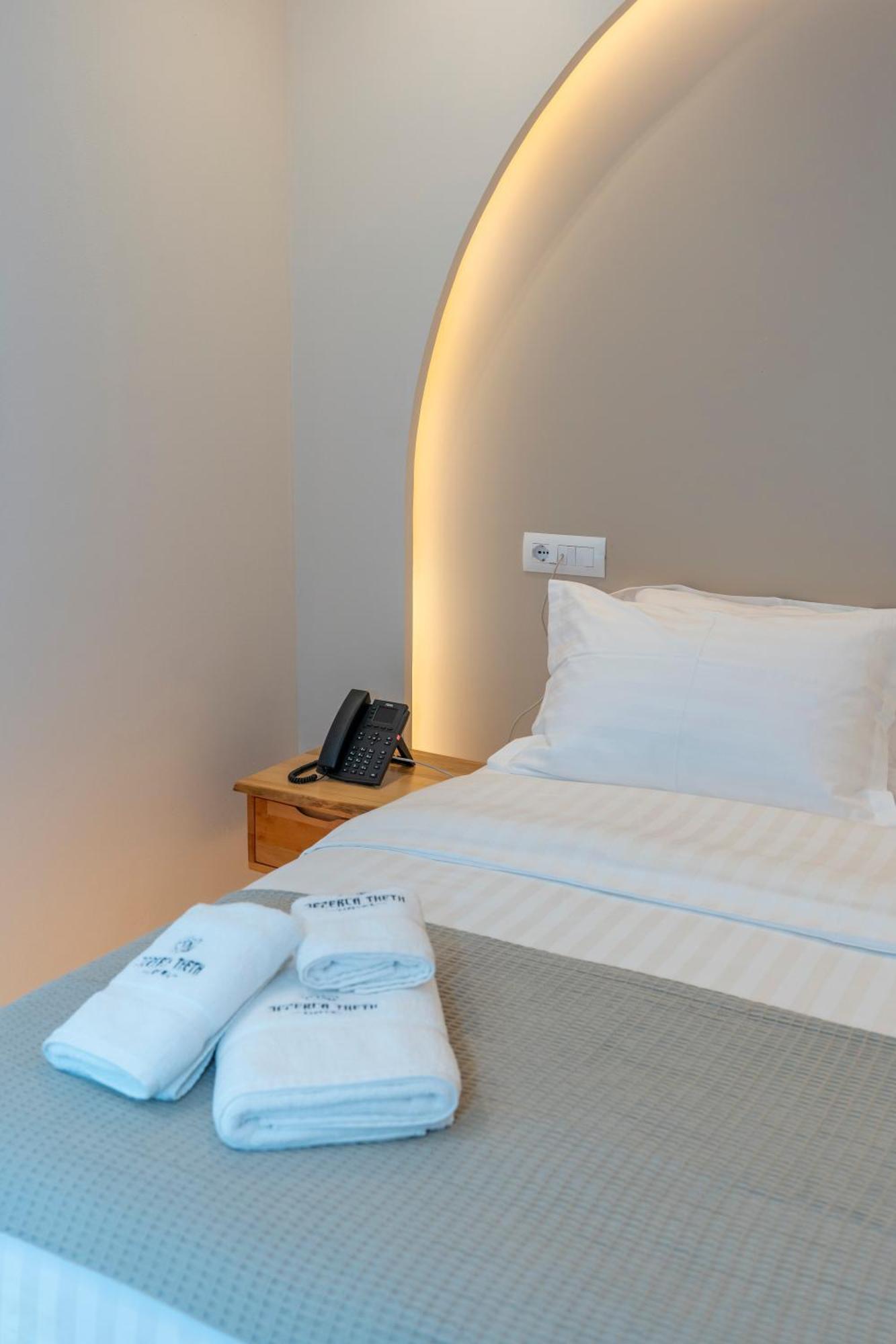 Hotel Jezerca テス エクステリア 写真